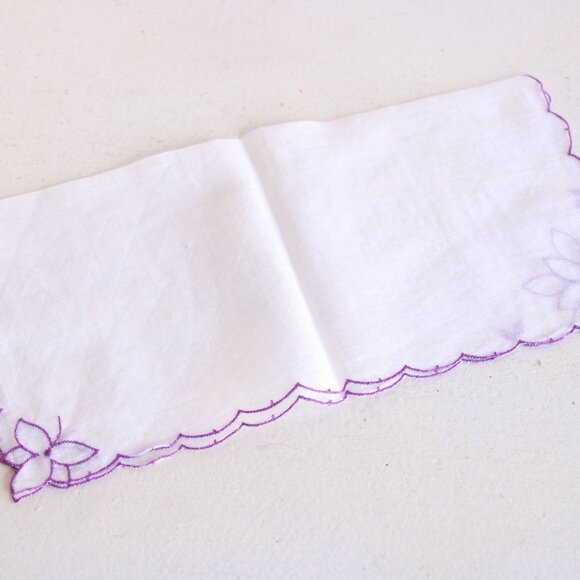 Vintage Handkerchief, Purple Flower Embroidery on White Cotton Hankie - Picture 4 of 10